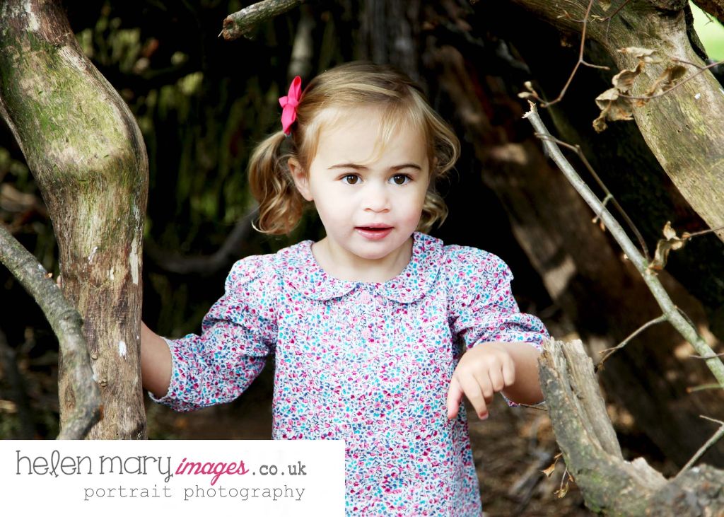 You are currently viewing Family Portrait Photographer Hale and Bowdon: Autumn Magic