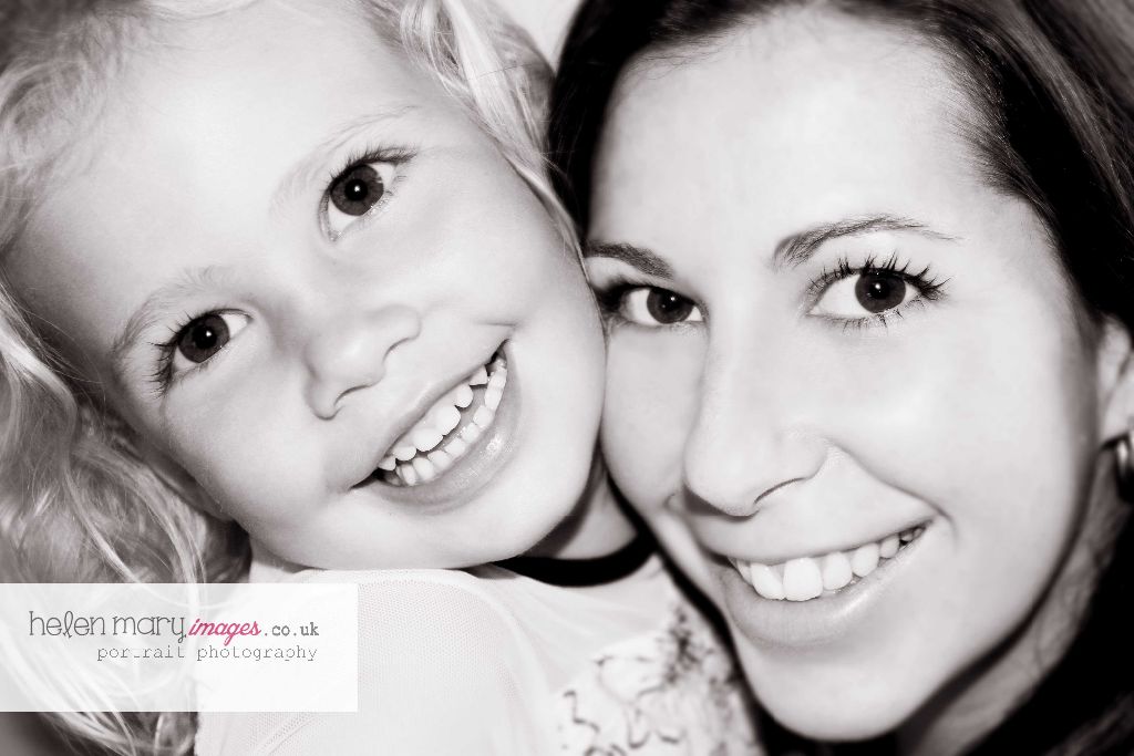 You are currently viewing Natural portrait photography Hale and Altrincham: Mother and Daughter